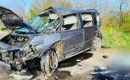 На заході України під час обгону авто влетіло в зустрічне: загинула жінка