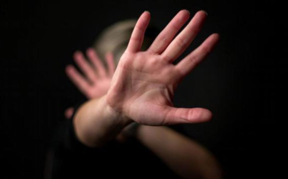 У селі 53-річний чоловік зґвалтував неповнолітню доньку