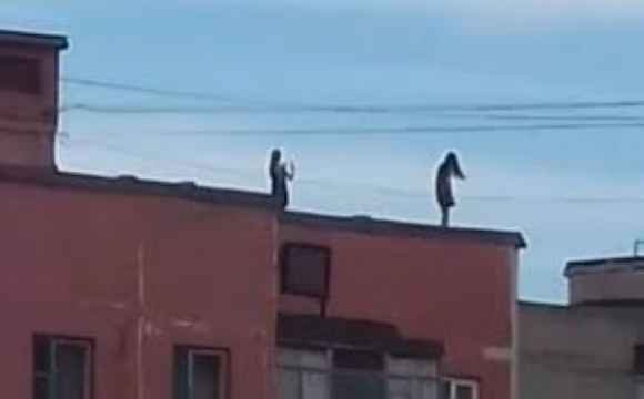 Школярки залізли на дах зробити «селфі»: подробиці загибелі десятикласниці з Рівного. ФОТО
