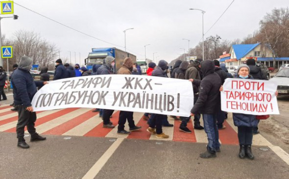 Українці масово виходять на мітинги проти підвищення тарифів на комунальні послуги. ФОТО