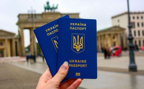 В ЄС назвали терміни відновлення безвізових поїздок для українців