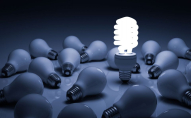 Українським пенсіонерам роздадуть по 5 енергоефективних лампочок