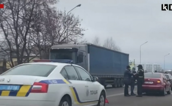 Поблизу Луцька ДТП: зіткнулися три автівки