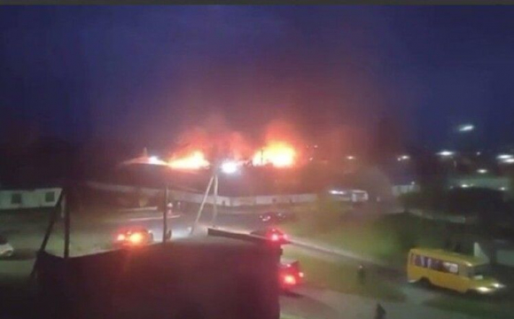 Вогонь гасили 10 автоцистерн: повідомили деталі масштабної пожежі на складах Волині