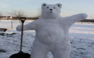 На Волині зліпили 2-метрового сніговика-ведмедя. ФОТО