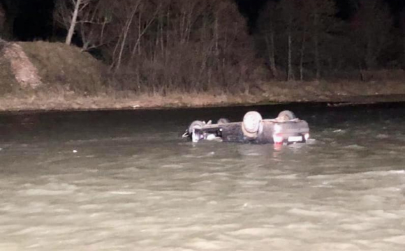 23-річний водій розбився на смерть, з’їхавши у річку. ФОТО