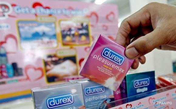 Росіяни почали скуповувати презервативи