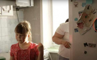 Родина вбитого в Україні окупанта випадково показала вкрадений ним холодильник. ВІДЕО