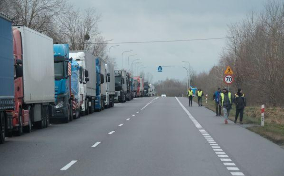 Перевізники ще однієї країни ЄС хочуть заблокувати кордон з Україною