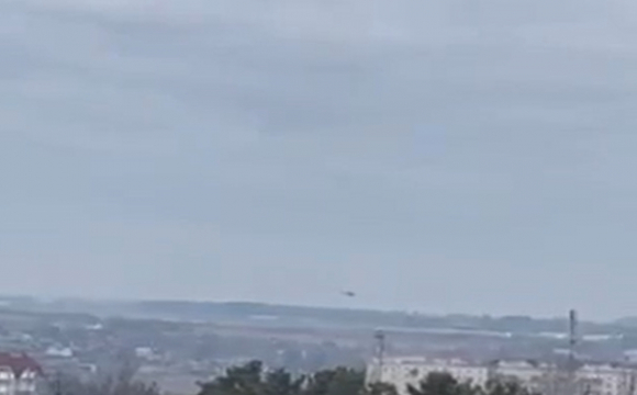 Окупанти знову атакують аеродром у Гостомелі та аеропорт у Сумах. ВІДЕО