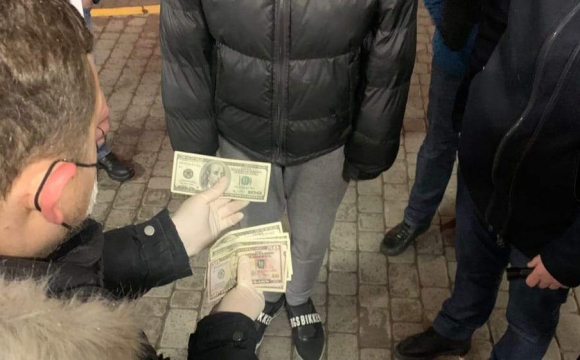 Український прикордонник вимагав хабар у доларах. ФОТО
