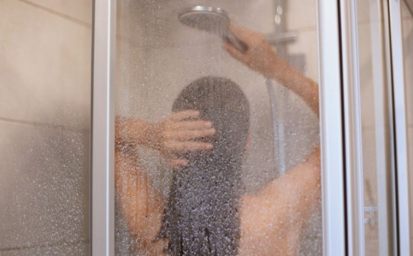 Чому не можна приймати душ під час грози 