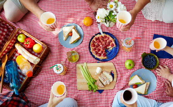 Які продукти не варто брати на пікнік: поради дієтологів