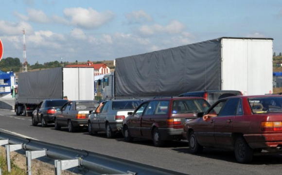 Польські протестувальники не пропустили вантажівку з авто для ЗСУ