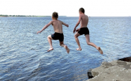 На заході України неповнолітній стрибнув у воду з дамби і втопився