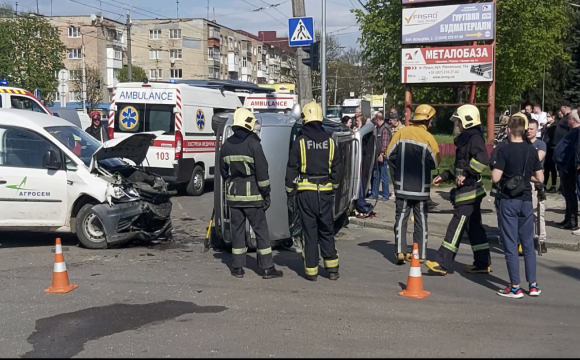 «‎Ніби щось вибухнуло»‎: жахлива ДТП на Рівненській. ФОТО. ВІДЕО