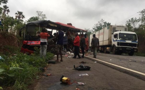 Після зіткнення двох пасажирських автобусів загинули 17 осіб