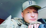 Відомого українського співака звинуватили у втечі з фронту за кордон