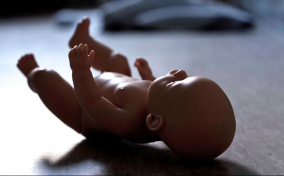 Лежала у ванні з брудними речами: жінка вбила свою новонароджену дитину