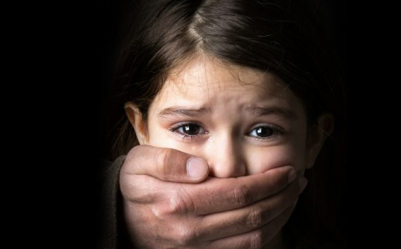 У селі група підлітків зґвалтувала 11-річну дівчинку