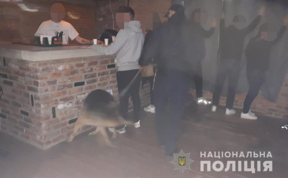 У Луцьку закрили клуб, а у відвідувачів знайшли наркотики. ФОТО