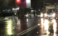 У Луцьку між двома пішохідними переходами автомобіль збив жінку. ФОТО