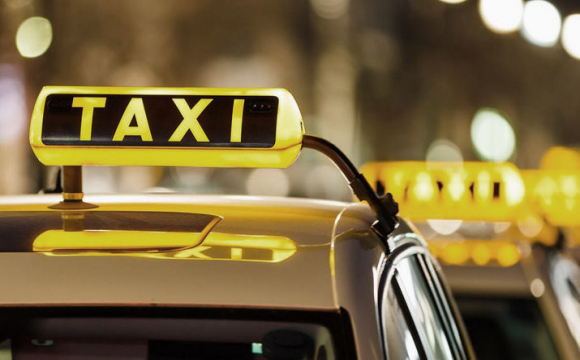 Водій таксі вбив пасажира, бо той стукав по сидінню