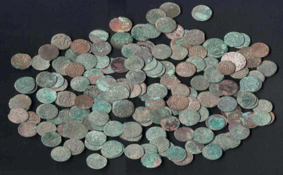 Студент намагався вивезти з України до США колекцію старовинних рідкісних срібних і мідних монет