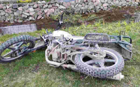 П’яний водій мотоцикла збив неповнолітню дівчину
