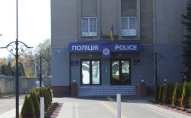 У Волинській області поліцейські на службовому авто наїхали на чоловіка і виписали штраф