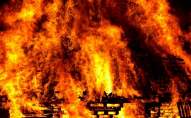 «Москва знову горить»: у місті палає склад із гумою та меблями. ВІДЕО