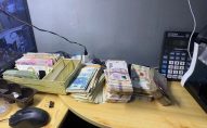 В українських обмінниках продавали клієнтам фальшиву валюту