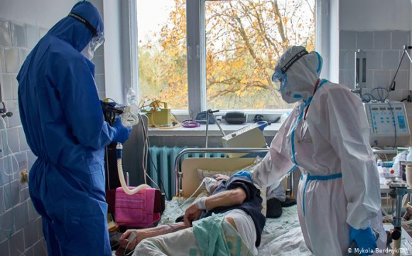 Росія лідер надлишкової смертності при пандемії - New York Times