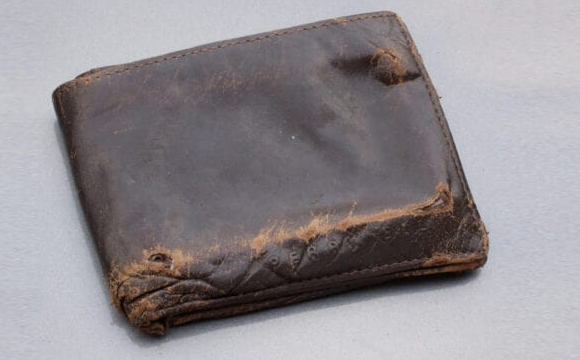 Старий гаманець потрібно негайно викинути: предмети, які не дають бути щасливим