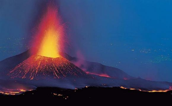 На Сицилії прокинувся найбільший діючий вулкан Європи