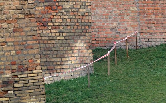 Територію Луцького замку огородили: що сталося 