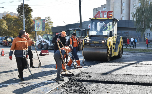 Стало відомо, коли звершать ремонт дороги на проспекті Соборності у Луцьку 