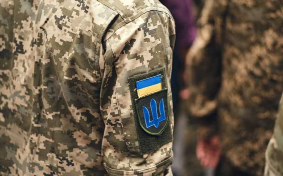 Б’ють ногами і стріляють: в Україні - нова хвиля жорстких вручень повісток. ВІДЕО