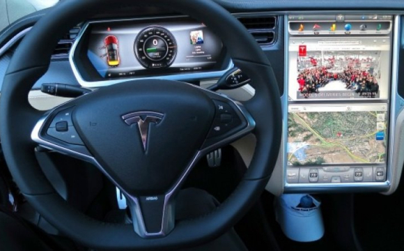Tesla тільки у США відкличе 135 тисяч електромобілів 