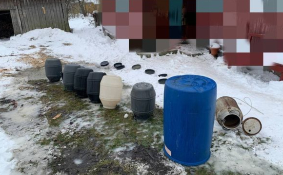 У Волинській області правоохоронці знищили 600 літрів закваски для виготовлення самогону