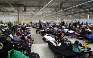 У Польщі закривають центри допомоги українським біженцям: у чому причина