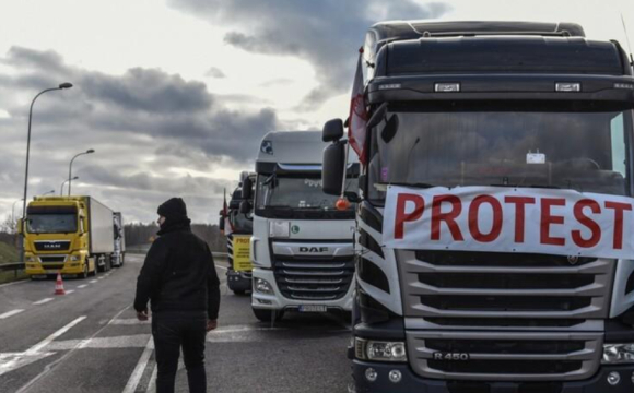 Угорські перевізники погрожують заблокувати кордон з Україною